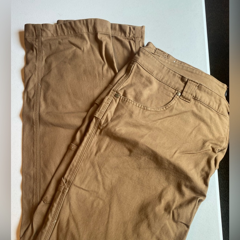 Men’s khaki pants
